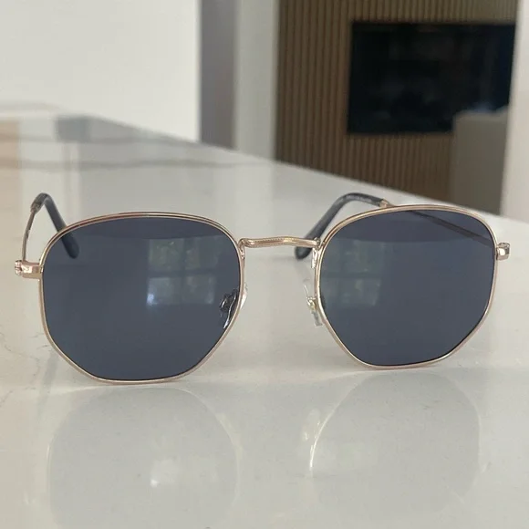 NWOT Panama Jack Polarized Hexagonal Sunglasses with Gold Frame - Picture 1 of 5